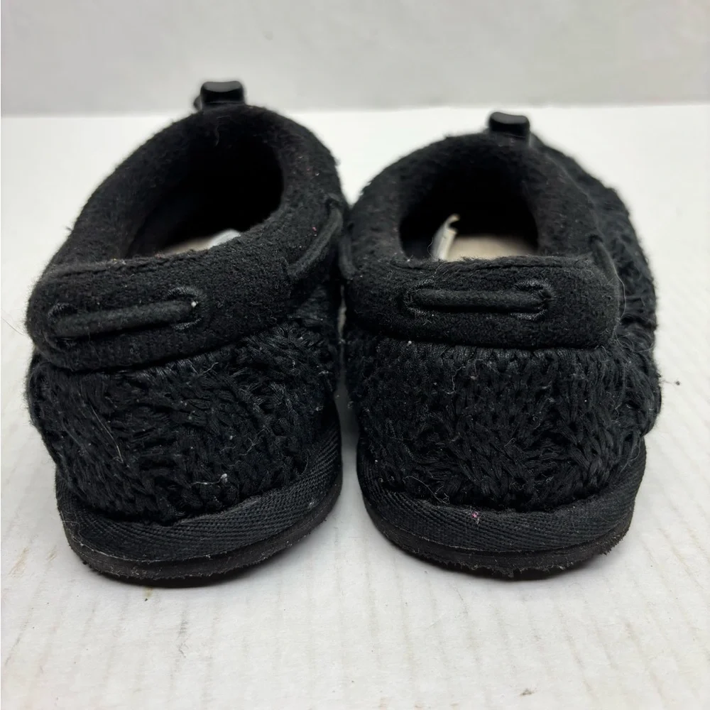 Ugg Kids Black Knit Slip-On Shoes, SZ 2-3, box 25